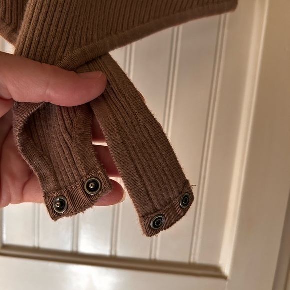 Abercrombie & Fitch Corset Sweetheart
Sweater Bodysuit size M - Picture 5 of 10